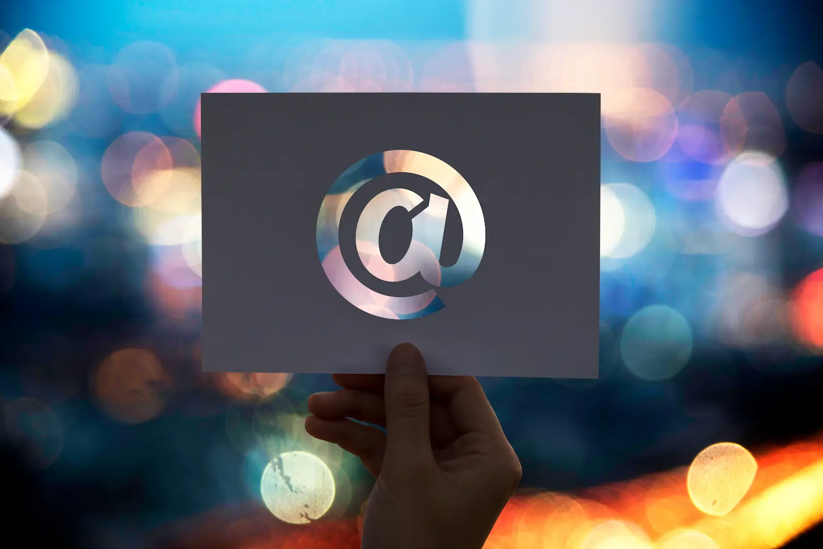 Symbole de contact illustrant les échanges autour d’un projet de coéducation et d’accompagnement éducatif